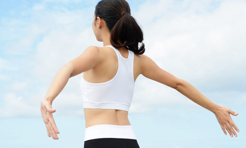 背中ニキビは？原因から予防策、治し方までを解説